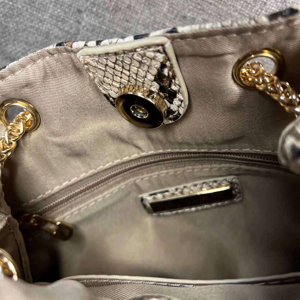 NWT Francesca’s Faux Snakeskin Bag - Picture 6 of 12